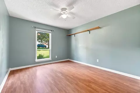 Bedroom - 129 Mill Pond Cv, Crestview, FL 32539 photo 3 of 9
