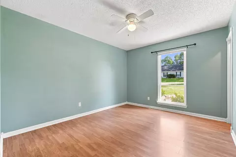 Bedroom - 129 Mill Pond Cv, Crestview, FL 32539 photo 5 of 9