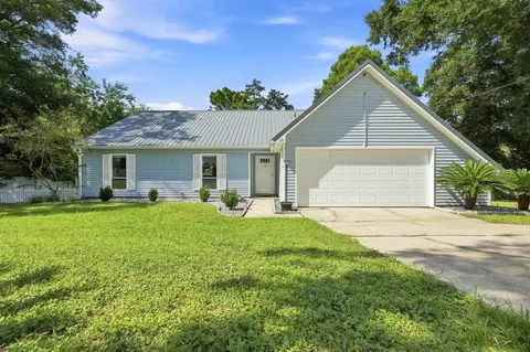 Exterior - 129 Mill Pond Cv, Crestview, FL 32539 photo 2 of 8