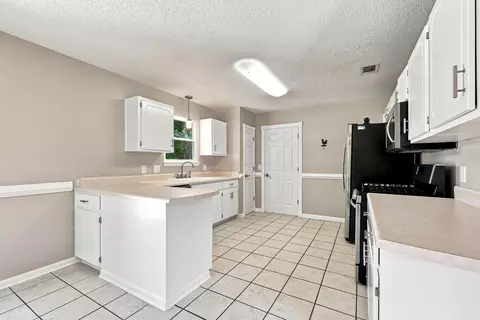 Kitchen - 129 Mill Pond Cv, Crestview, FL 32539 photo 1 of 6