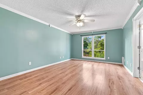 Living - 129 Mill Pond Cv, Crestview, FL 32539 photo 6 of 6