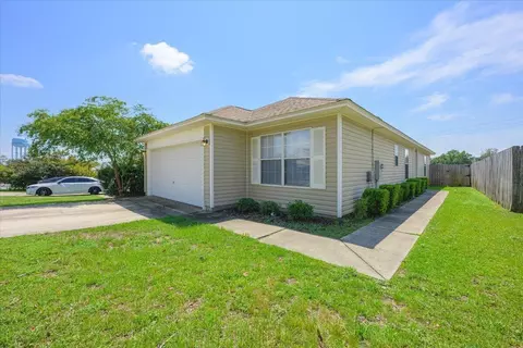 Exterior - 123 Nivana Dr, Crestview, FL 32536 photo 2 of 8