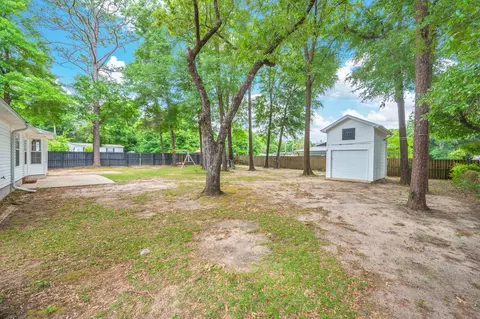 Exterior - 1093 Farmer St, Crestview, FL 32539 photo 8 of 10