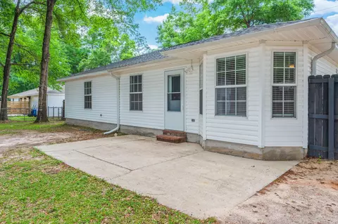 Exterior - 1093 Farmer St, Crestview, FL 32539 photo 5 of 10