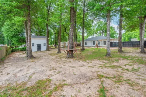 Exterior - 1093 Farmer St, Crestview, FL 32539 photo 7 of 10