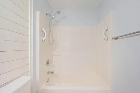 Bath - 1093 Farmer St, Crestview, FL 32539 photo 5 of 5