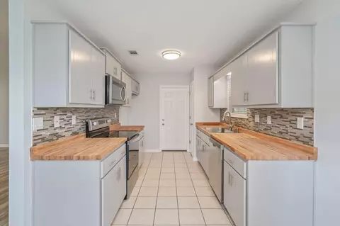 Kitchen - 1093 Farmer St, Crestview, FL 32539 photo 1 of 4