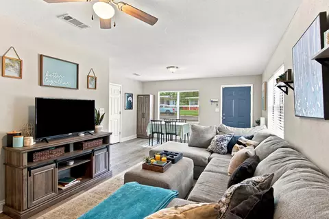 Living - 6617 Lee St, Milton, FL 32570 photo 2 of 4