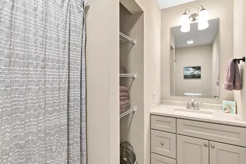 Bath - 6617 Lee St, Milton, FL 32570 photo 4 of 4