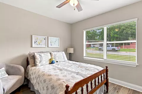 Bedroom - 6617 Lee St, Milton, FL 32570 photo 4 of 5