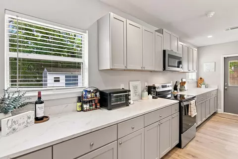Kitchen - 6617 Lee St, Milton, FL 32570 photo 4 of 5