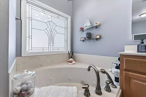 Bath - 5808 S Mosley Ln, Crestview, FL 32539 photo 2 of 7