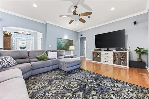 Living - 5808 S Mosley Ln, Crestview, FL 32539 photo 2 of 3