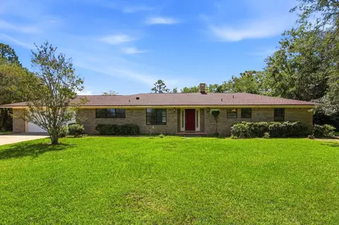 116 Ten Lake Dr, Defuniak Springs, FL 32433