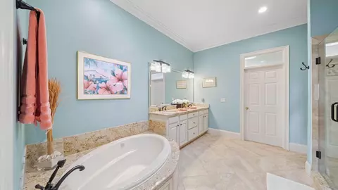 Bath - 245 Okeechobee Cv, Destin, FL 32541 photo 2 of 6