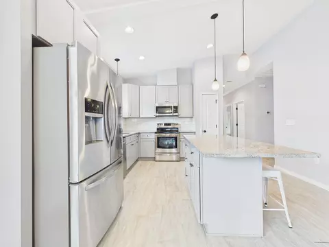 Kitchen - 4606 Range Rd, Niceville, FL 32578 photo 4 of 4