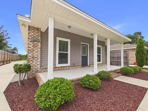 Exterior - 4606 Range Rd, Niceville, FL 32578 photo 3 of 8