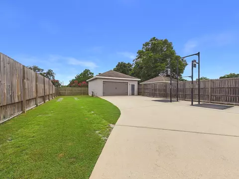 Exterior - 4606 Range Rd, Niceville, FL 32578 photo 7 of 8