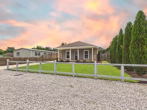 4606 Range Rd, Niceville, FL 32578