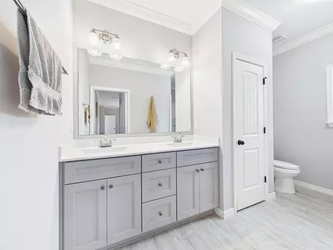 Bath - 4606 Range Rd, Niceville, FL 32578 photo 2 of 4