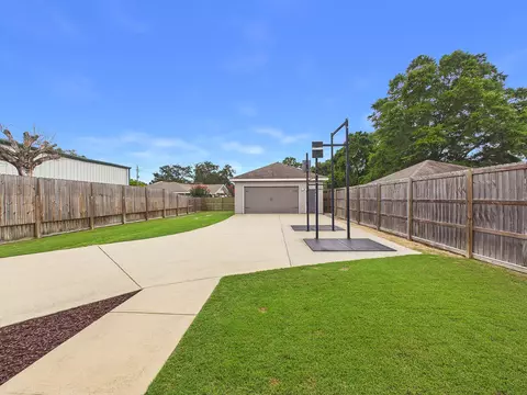 Exterior - 4606 Range Rd, Niceville, FL 32578 photo 5 of 8