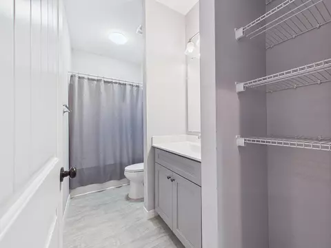 Bath - 4606 Range Rd, Niceville, FL 32578 photo 4 of 4