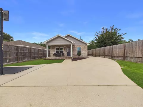 Exterior - 4606 Range Rd, Niceville, FL 32578 photo 6 of 8