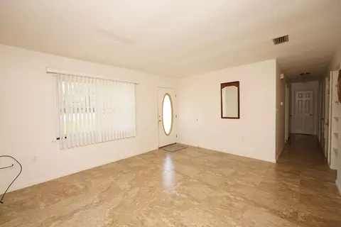 Living - 45 11th St, Shalimar, FL 32579 photo 2 of 8
