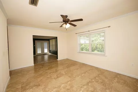Living - 45 11th St, Shalimar, FL 32579 photo 5 of 8
