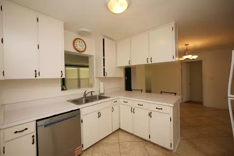 Kitchen - 45 11th St, Shalimar, FL 32579 photo 4 of 6