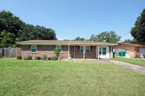 45 11th St, Shalimar, FL 32579