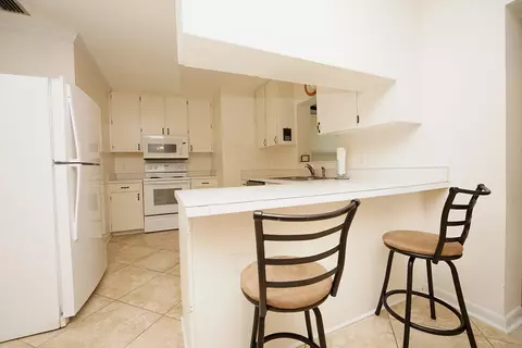 Kitchen - 45 11th St, Shalimar, FL 32579 photo 2 of 6