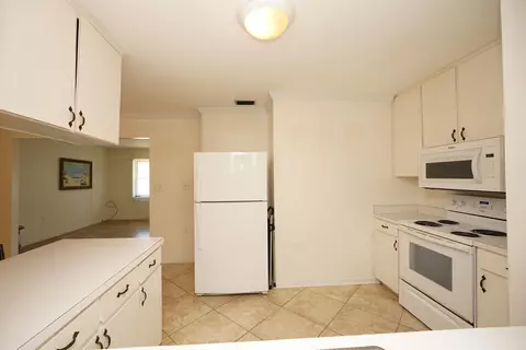 Kitchen - 45 11th St, Shalimar, FL 32579 photo 5 of 6