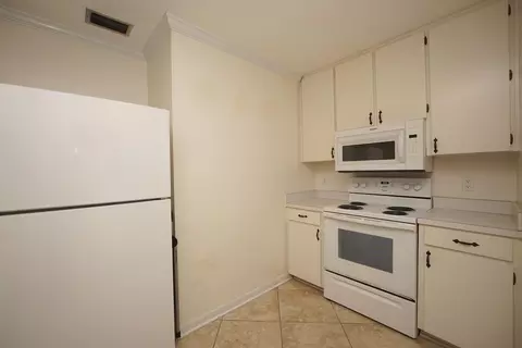 Kitchen - 45 11th St, Shalimar, FL 32579 photo 6 of 6