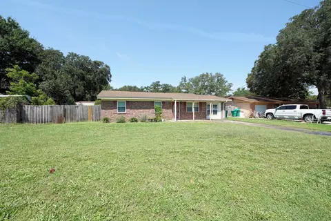 Exterior - 45 11th St, Shalimar, FL 32579 photo 3 of 8