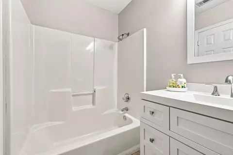 Bath - 907 Pinellas Dr, Crestview, FL 32536 photo 3 of 6