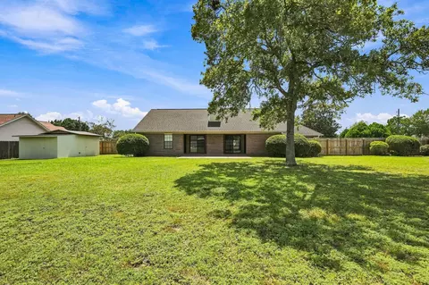 Exterior - 907 Pinellas Dr, Crestview, FL 32536 photo 5 of 8