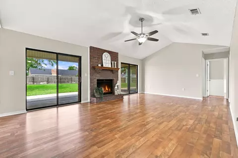 Living - 907 Pinellas Dr, Crestview, FL 32536 photo 2 of 5