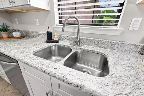 Kitchen - 907 Pinellas Dr, Crestview, FL 32536 photo 6 of 7
