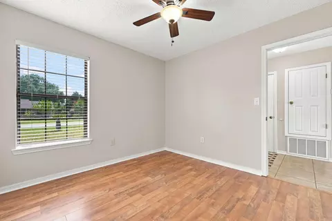 Bedroom - 907 Pinellas Dr, Crestview, FL 32536 photo 5 of 5