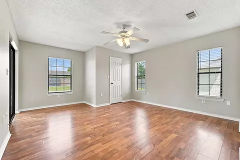 Living - 907 Pinellas Dr, Crestview, FL 32536 photo 5 of 5