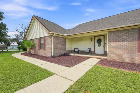 Exterior - 907 Pinellas Dr, Crestview, FL 32536 photo 2 of 8