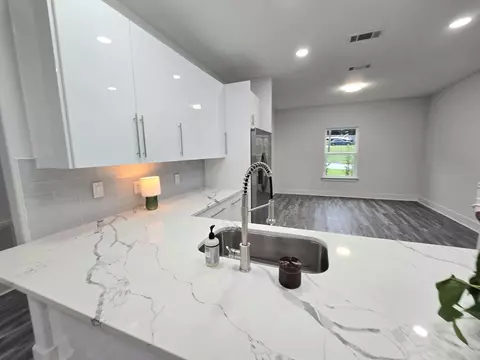 Kitchen - 4446 Antioch Rd, Crestview, FL 32536 photo 8 of 9