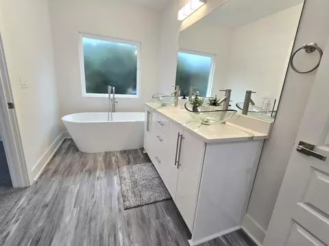 Bath - 4446 Antioch Rd, Crestview, FL 32536 photo 9 of 12