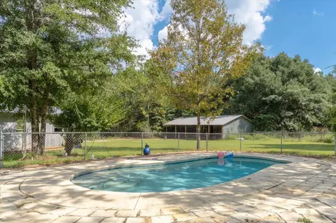 Exterior - 4568 Yellow Bluff Rd, Crestview, FL 32539 photo 4 of 20