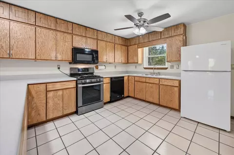 Kitchen - 4568 Yellow Bluff Rd, Crestview, FL 32539 photo 7 of 7