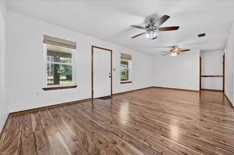 Living - 4568 Yellow Bluff Rd, Crestview, FL 32539 photo 3 of 4