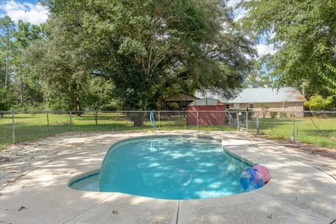 Exterior - 4568 Yellow Bluff Rd, Crestview, FL 32539 photo 5 of 20