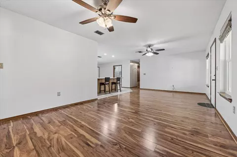 Living - 4568 Yellow Bluff Rd, Crestview, FL 32539 photo 4 of 4