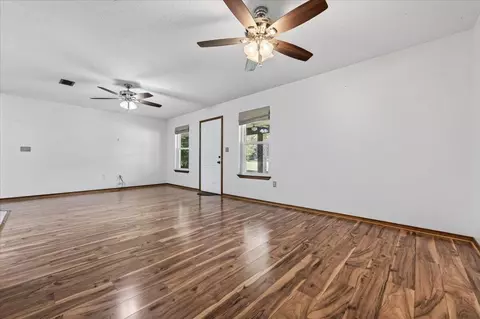 Living - 4568 Yellow Bluff Rd, Crestview, FL 32539 photo 2 of 4